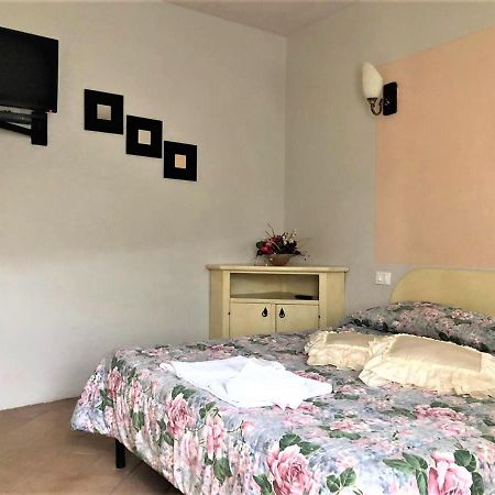 Borgo Romena Hotel ปราโตแวคคิโอ ภายนอก รูปภาพ