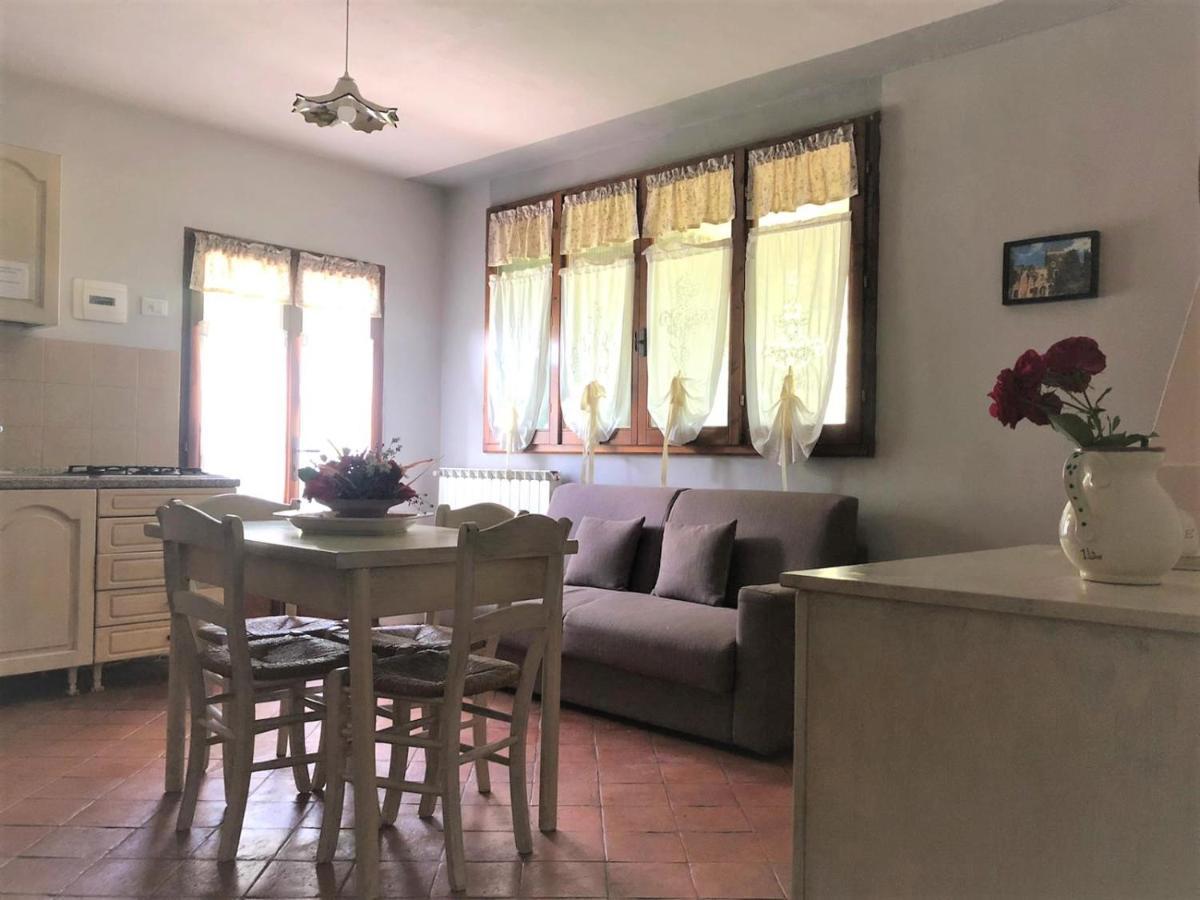 Borgo Romena Hotel ปราโตแวคคิโอ ภายนอก รูปภาพ